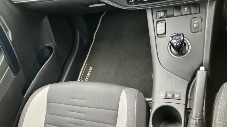 Toyota Auris 1.8 Hybrid Icon Tech TSS 5dr CVT Hybrid Estate